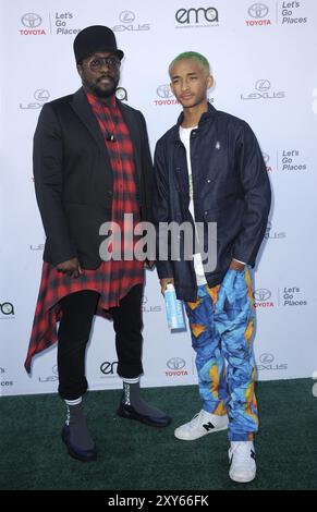 Will.i.am e Jaden Smith al 27° EMA Awards annuale dell'Environmental Media Association, tenutosi lo scorso settembre presso il Barker Hangar di Santa Monica, USA Foto Stock