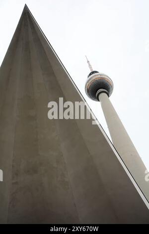 Torre della televisione nel centro di Berlino Foto Stock