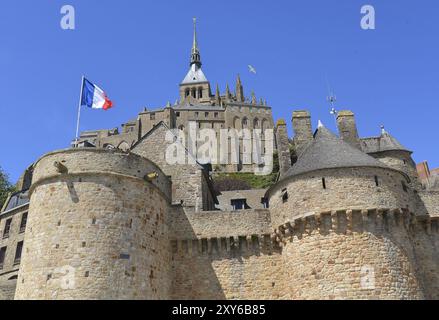 Mont-Saint-Michel, bastioni all'ingresso Foto Stock