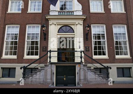 AMSTERDAM, PAESI BASSI - 10 LUGLIO 2017: Waldorf Astoria Hotel portiere ad Amsterdam, Paesi Bassi. Waldorf-Astoria fa parte di Hilton Worldwide h. Foto Stock