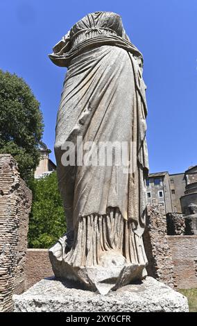 Scultura di un Westalin, Virgo Vestalis, nella Casa delle Vergini Vestali Foto Stock