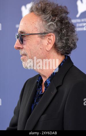 Tim Burton beim Photocall zum Kinofilm Beetlejuice Beetlejuice auf der Biennale di Venezia 2024 / 81. Internationale Filmfestspiele von Venedig in Palazzo del Casinò. Venedig, 28.08.2024 **** Tim Burton al photocall per il film Beetlejuice Beetlejuice alla Biennale di Venezia 2024 81 Mostra Internazionale del Cinema di Venezia al Palazzo del Casino di Venezia, 28 08 2024 foto:xD.xBedrosianx/xFuturexImagex beetlejuice 4863 Foto Stock