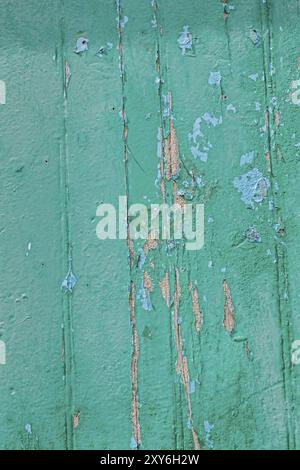 Vernice verde resistente agli agenti atmosferici sui pavimenti in legno Foto Stock