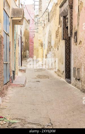 Vicolo nella città vecchia di Meknes, Marocco, Africa Foto Stock