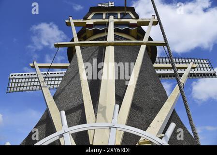 Zand, Paesi Bassi. Maggio 2023. Dettagli di un mulino a vento olandese originale Foto Stock