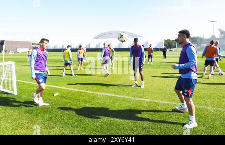 Oriam Sports Centre Edinburgh.Scotland.UK.28 agosto 24 Hearts training session for Europa League play-off tie with Viktoria Plzen Credit: eric mccowat/Alamy Live News Foto Stock