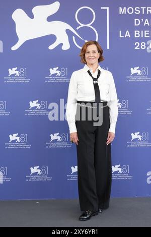 Venezia, Italia. 28 agosto 2024, Venezia, Italia. 28 agosto 2024. Sigourney Weaver partecipa alla photocall "Leone d'Oro per la carriera" durante la 81a Mostra Internazionale d'Arte cinematografica di Venezia, il 28 agosto 2024, a Venezia, Italia. (Foto di Gian Mattia D'Alberto/LaPresse) credito: LaPresse/Alamy Live News Foto Stock