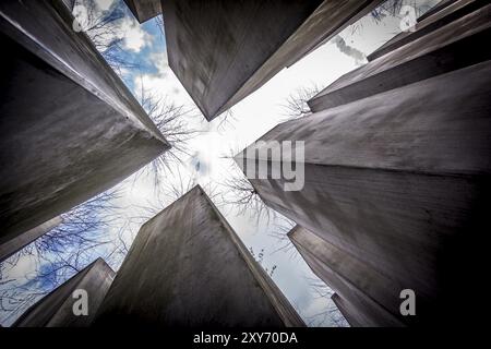 Exile Garden, Josef Hoffmann Garden, Museo Ebraico di Berlino, progettato dall'architetto polacco Daniel Libeskinds, Berlino, Germania, Europa Foto Stock