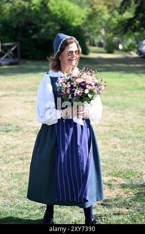 Stoccolma, Svezia. 28 agosto 2024. La regina Silvia di Svezia partecipa ai festeggiamenti per la festa degli anziani al castello di Ekebyhov a Ekerö, Svezia, il 28 agosto 2024. Foto: Fredrik Sandberg/TT code 10080 credito: TT News Agency/Alamy Live News Foto Stock