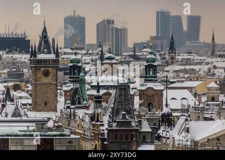 Vista invernale dello skyline di Praga, Repubblica Ceca Foto Stock