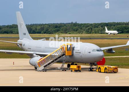 Aeromobili di rifornimento aereo Airbus A330 MRTT Multi Role Tanker Transport della multinazionale MRTT Unit presso la base aerea di Eindhoven. Eindhoven, i Paesi Bassi Foto Stock