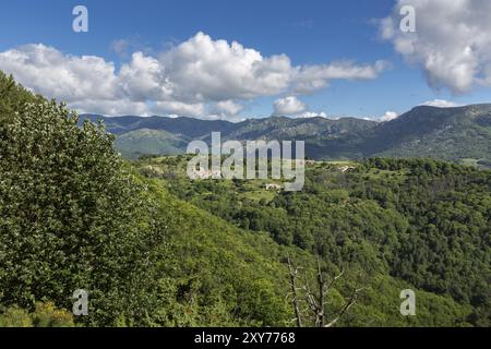 Tipico paesaggio montano nelle Ardeche, Francia, Europa Foto Stock