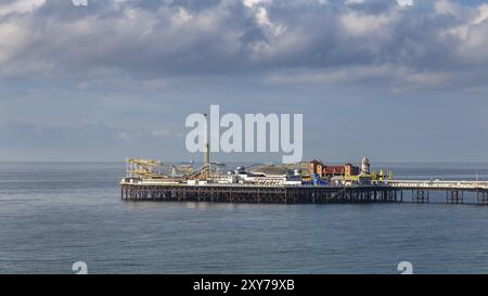 Brighton, East Sussex, Inghilterra, Regno Unito, ottobre 26, 2016: nuvole sul molo del Palazzo Foto Stock