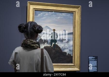 Mostra anniversario su Caspar David Friedrich all'Albertinum. Il dipinto l'escursionista sopra il Mare della nebbia pochi giorni di fronte alla 250esima nascita Foto Stock