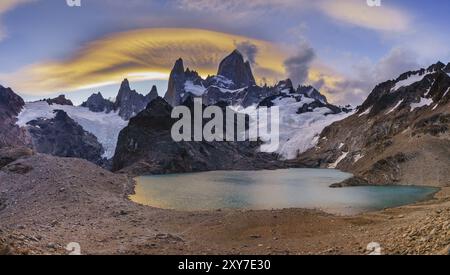 Monte Fitz Roy, Cerro Chalten -, 3405 metri, laguna de los Tres, parque nacional Los Glaciares, repubblica Argentina, Patagonia, cono sur, Sud Ameri Foto Stock