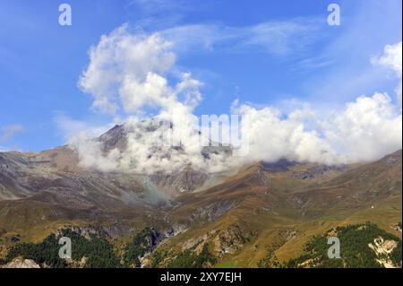 Vetta alpina vicino a la Forclaz, in Svizzera. Alpi nei pressi di la Forclaz, Svizzera, Europa Foto Stock