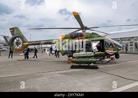 Airbus Helicopters H145M elicottero di supporto alla battaglia al Paris Air Show. Francia - 22 giugno 2023 Foto Stock