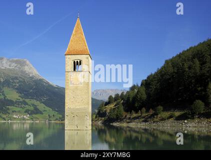 Lago di Resia con chiesa, lago di Resia con chiesa 27 Foto Stock