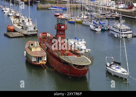 Nave faro Scarweather nel porto museo di Douarnenez, Lightvessel Scarweather nel porto di Douarnenez, Bretagna Foto Stock