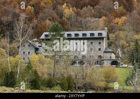 Parador nacional de turismo Monte Perdido, valle de Pineta, parque nacional de Ordesa y Monte Perdido, Provincia de Huesca, Comunidad Autonoma de Arag Foto Stock