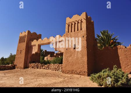 AIT Benhaddou, antica fortificazione, composta da sei forti (Kasbah) vicino alla città di Warzazat, Marocco, Africa Foto Stock