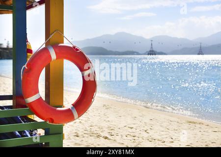 Torre del bagnino aperta sulla spiaggia, Nha Trang, Vietnam, Asia Foto Stock