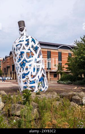 Middlesbrough combinate corte centrale e la bottiglia di note scultura in Middlesbrough,l'Inghilterra,UK Foto Stock