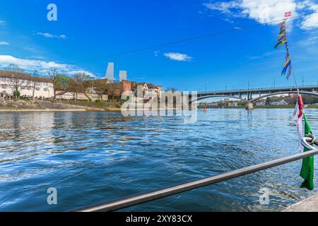 Münster Ferry 'Leu', Reaction Ferry utilizza la corrente del Reno per attraversare la barca. Il cavo semplice è posizionato in alto sopra il fiume. Foto Stock