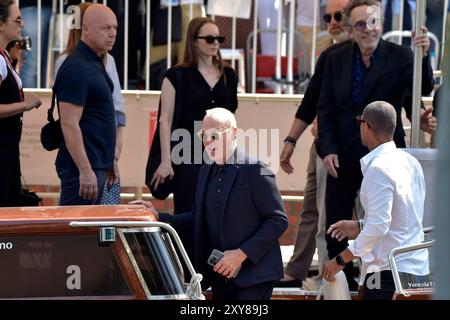 Venezia, Italia. 28 agosto 2024. VENEZIA, ITALIA - AGOSTO 28: Michael Keaton arriva al Palazzo del Casinò alla 81a Mostra Internazionale d'Arte cinematografica di Venezia il 28 agosto 2024 a Venezia. Credito: dpa/Alamy Live News Foto Stock
