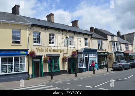 The vale of Glamorgan Pub in High Street. Cowbridge, vale of Glamorgan, Galles, Regno Unito. 28 giugno 2024. Foto Stock