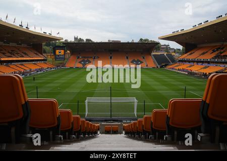 Wolverhampton, Regno Unito. 28 agosto 2024. Una visione generale del Molineux davanti alla partita della Carabao Cup Wolverhampton Wanderers vs Burnley a Molineux, Wolverhampton, Regno Unito, 28 agosto 2024 (foto di Gareth Evans/News Images) a Wolverhampton, Regno Unito, il 28/8/2024. (Foto di Gareth Evans/News Images/Sipa USA) credito: SIPA USA/Alamy Live News Foto Stock