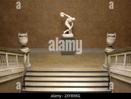 Discobolos (lanciatore di dischi). Copia romana di un originale in bronzo di Myron del V secolo a.C. Dalla Villa Adriana a Tivoly, Lazio, Italia. Gli inglesi Foto Stock