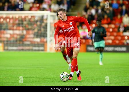 Oakwell Stadium, Barnsley, Inghilterra - 27 agosto 2024 Max Watters (36) di Barnsley corre con la palla - durante la partita Barnsley contro Sheffield United, Carabao Cup, secondo round, 2024/25, Oakwell Stadium, Barnsley, Inghilterra - 27 agosto 2024 crediti: Arthur Haigh/WhiteRosePhotos/Alamy Live News Foto Stock