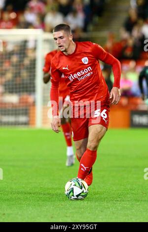 Oakwell Stadium, Barnsley, Inghilterra - 27 agosto 2024 Max Watters (36) di Barnsley controlla la palla - durante la partita Barnsley contro Sheffield United, Carabao Cup, Round Two, 2024/25, Oakwell Stadium, Barnsley, Inghilterra - 27 agosto 2024 crediti: Arthur Haigh/WhiteRosePhotos/Alamy Live News Foto Stock