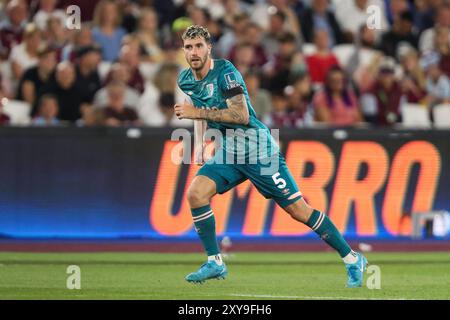 Marcos Senesi di Bournemouth durante la partita della Carabao Cup West Ham United vs Bournemouth al London Stadium, Londra, Regno Unito, 28 agosto 2024 (foto di Izzy Poles/News Images) Foto Stock