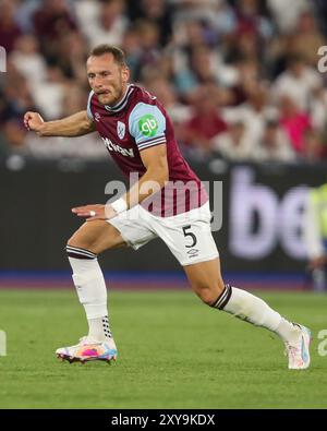 Vladimír Coufal del West Ham United durante la partita della Carabao Cup West Ham United vs Bournemouth al London Stadium, Londra, Regno Unito, 28 agosto 2024 (foto di Izzy Poles/News Images) Foto Stock