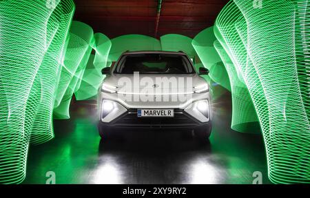 Vinnitsa, Ucraina - 3 febbraio 2024: SUV elettrico MG Marvel R con design elegante e tecnologia avanzata, foto editoriale Foto Stock