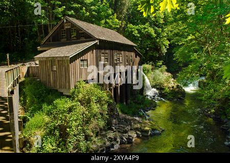 Mill House nello stato di Washington, vicino al fiume Foto Stock