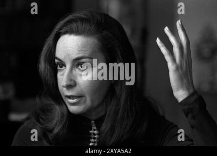 L'attrice argentina Inda Ledesma durante un'intervista a Buenos Aires, Argentina, 28 maggio 1971. Foto Stock