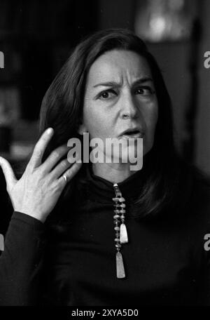 L'attrice argentina Inda Ledesma durante un'intervista a Buenos Aires, Argentina, 28 maggio 1971. Foto Stock