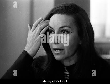 L'attrice argentina Inda Ledesma durante un'intervista a Buenos Aires, Argentina, 28 maggio 1971. Foto Stock