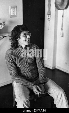 Il sassofonista argentino Leandro "Gato" Barbieri durante un'intervista a Buenos Aires, Argentina, 24 marzo 1971. Foto Stock