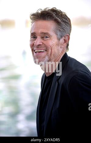 Venezia, Italia. 28 agosto 2024. Willem Dafoe arriva al Palazzo del Casinò alla 81a Mostra Internazionale d'Arte cinematografica di Venezia mercoledì 28 agosto 2024 a Venezia. Foto di Rocco Spaziani/UPI credito: UPI/Alamy Live News Foto Stock