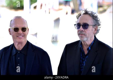 Venezia, Italia. 28 agosto 2024. Tim Burton e Michael Keaton arrivano al Palazzo del Casino alla 81a Mostra Internazionale d'Arte cinematografica di Venezia mercoledì 28 agosto 2024 a Venezia, Italia. Foto di Rocco Spaziani/UPI credito: UPI/Alamy Live News Foto Stock