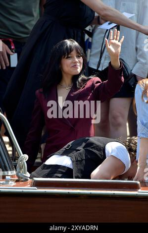 Venezia, Italia. 28 agosto 2024. Jenna Ortega arriva al Palazzo del Casinò alla 81a Mostra Internazionale d'Arte cinematografica di Venezia mercoledì 28 agosto 2024 a Venezia. Foto di Rocco Spaziani/UPI credito: UPI/Alamy Live News Foto Stock
