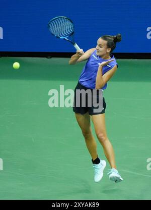 26 agosto 2024: Clara Burel (fra) ha battuto in finale Sloane Stephens (USA) 0-6, 7-5, 7-5 agli US Open giocando al Billie Jean King National Tennis Center di Flushing, Queens, NY. © Grace Schultz/CSM Foto Stock