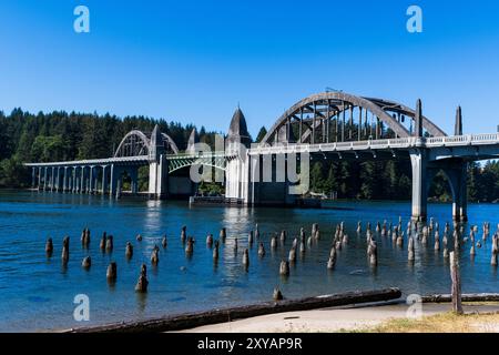 Firenze, O Stati Uniti - 11 agosto 2023: Ponte sul fiume Siuslaw Foto Stock