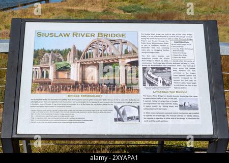 Firenze, O Stati Uniti - 11 agosto 2023: Ponte sul fiume Siuslaw Foto Stock