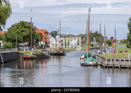 Porto museo Carolinensiel, ormeggio per vecchie navi a fondo piatto, Carolinensiel, Frisia orientale, bassa Sassonia, Germania, Europa Foto Stock