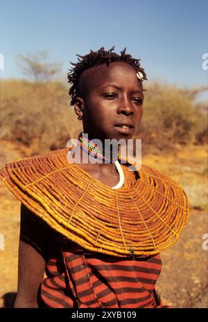 Giovane ragazza della tribù Pokot a nord del lago Baringo, nel nord del Kenya Foto Stock